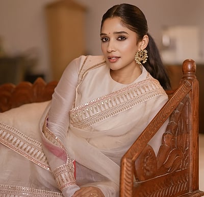 மழை மட்டும்தான் அழகா..? நைலா உஷா!