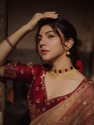 பகலில் ஓர் நிலவு... மடோனா செபாஸ்டியன்  