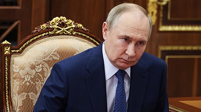 எண்ணெய்க் கப்பல்கள், ஆயுத உற்பத்தி நிறுவனங்களுக்குத் தடை! ரஷியாவை இறுக்கும் பிரிட்டன்!