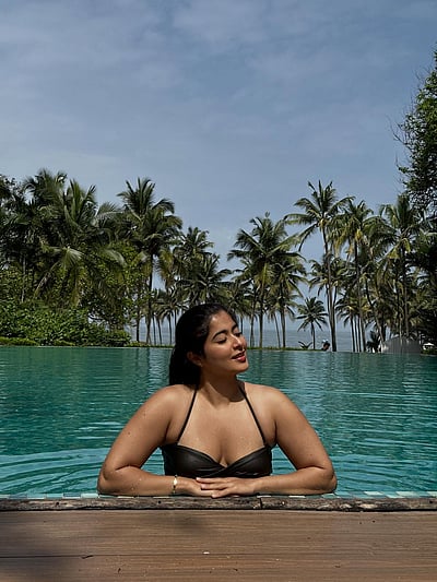 உள்ளம் கேட்குமே... நிகிதா சர்மா 