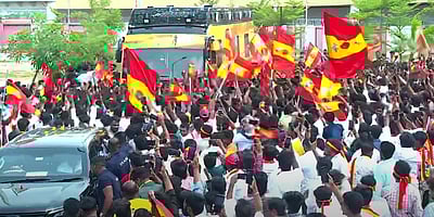 விஜய் வாகனம் நெரிசலில் சிக்கியது! திருச்சியில் போக்குவரத்து பாதிப்பு!