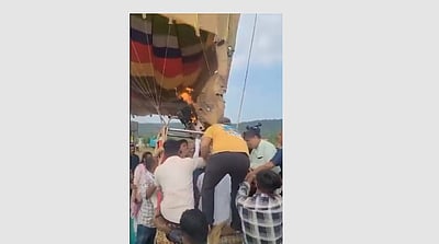 ம.பி. முதல்வர் சென்ற வெப்ப காற்று பலூனில் திடீர் தீ ! 