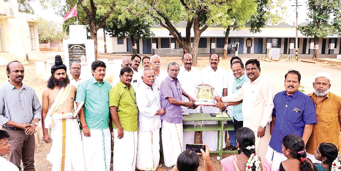 தொழிலோடு தொண்டு..!