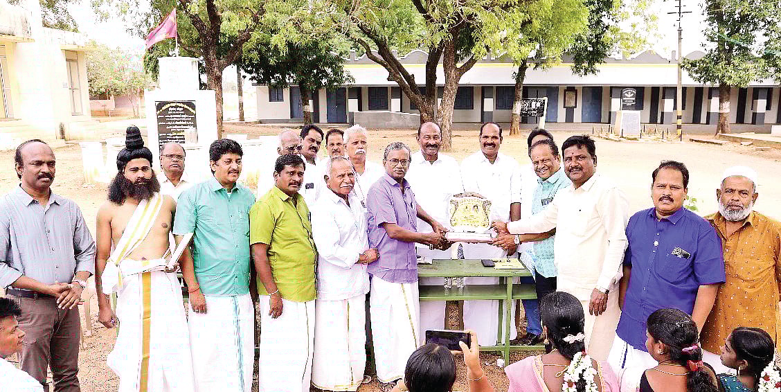 தொழிலோடு தொண்டு..!