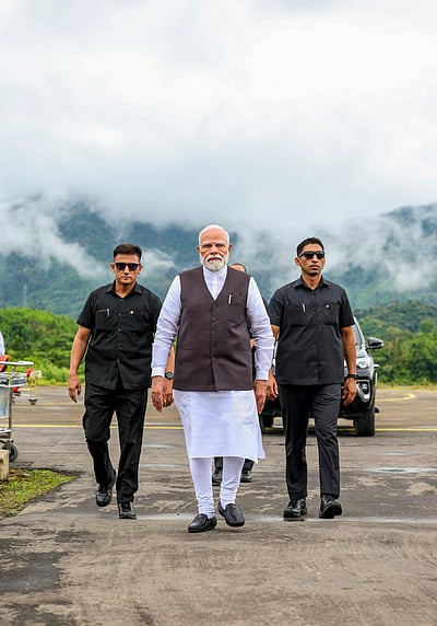 நாள்கணக்கில் உலகப் பயணம்; மணிப்பூரில் 5 மணி நேரம்தான்! -காங். விமர்சனம்