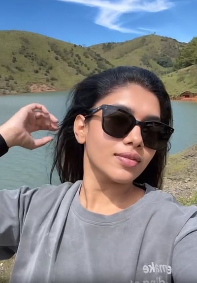 இயற்கையின் வாசம்... துஷாரா விஜயன்!