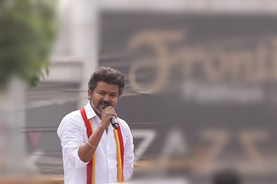 திருச்சி கூட்டத்தில் மைக் கோளாறு! விஜய் பேசுவது கேட்காமல் திணறல்!