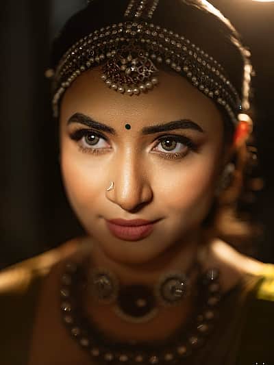 பேசும் கண்கள்... ஜனனி!