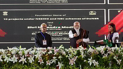 வாக்கு வங்கி அரசியலால் வெகுவாக பாதிக்கப்பட்டது வடகிழக்கு! - பிரதமா் மோடி