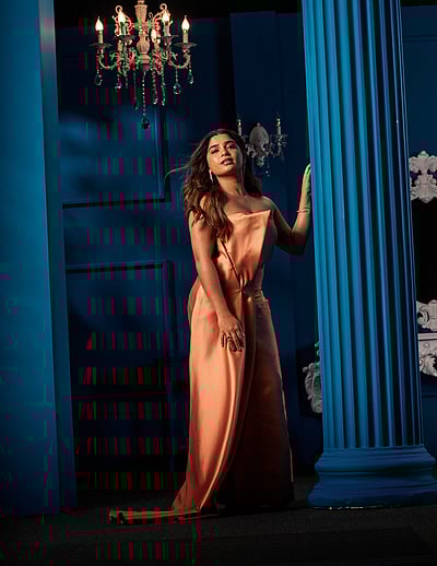 மெழுகொளியில் உருகுமழகு... கௌரி!