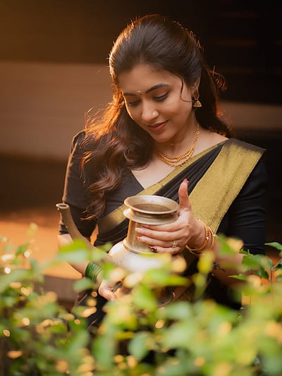 பக்கம் வர வெக்கமா… அஞ்சு குரியன்!