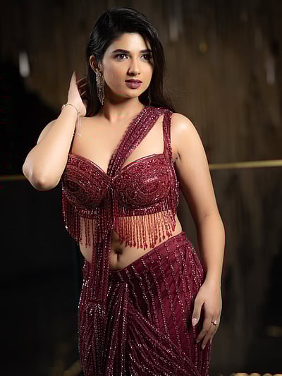 வாலிப வேகத்திலே… பிரக்யா நக்ரா!