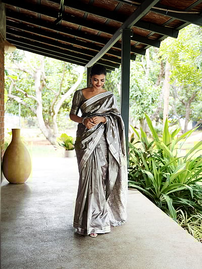 வெள்ளி மலரே... ஐஸ்வர்யா ராஜேஷ்!