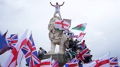 சண்டை அல்லது மரணம்! பிரிட்டனில் புலம்பெயர்ந்தோருக்கு எதிராக 1.5 லட்சம் பேர் போராட்டம்!