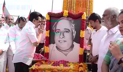 அண்ணா பிறந்த நாள்: முதல்வர் மு.க. ஸ்டாலின் மரியாதை!