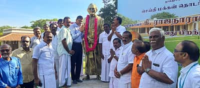எழுத்தாளர் கி.ரா. பிறந்தநாள்: சிலைக்கு மாலை அணிவித்து மரியாதை  