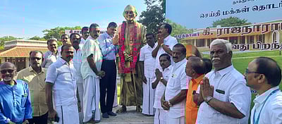 எழுத்தாளர் கி.ரா. பிறந்தநாள்: சிலைக்கு மாலை அணிவித்து மரியாதை  