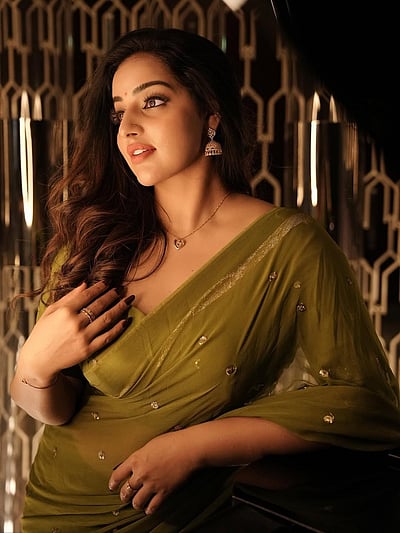 பருவம்... மாளவிகா மேனன்!