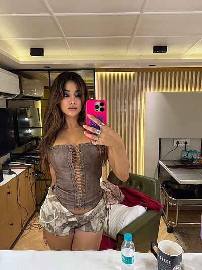 செல்ஃபி கேர்ள்... ஜான்வி கபூர்!