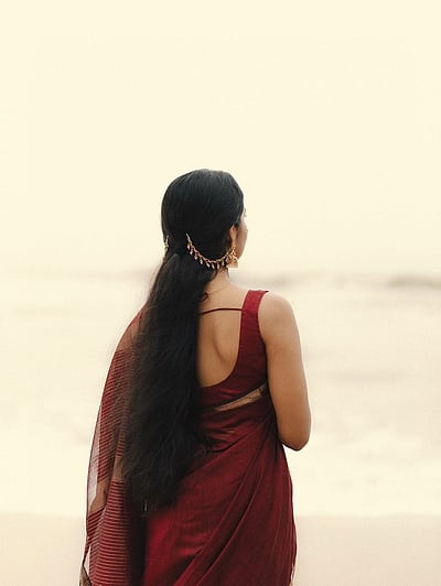 அந்த அரபிக்கடலோரம்... யார் அவர்?