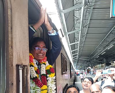 டெக்கான் குயின் டூ வந்தே பாரத்! ஆசியாவின் முதல் பெண் ரயில் ஓட்டுநர் சுரேகா யாதவ் பணி ஓய்வு!