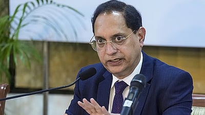 5 பிஎச்கே! செபி தலைவருக்கு ரூ. 7 லட்சம் வாடகையில் சொகுசு குடியிருப்பு ஏற்பாடு!