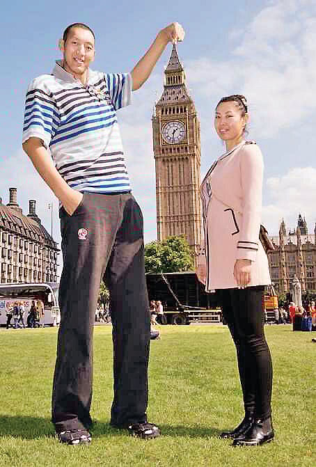 உலகின் உயரமான தம்பதி!