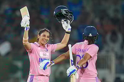 அதிவேக சதம் விளாசி ஸ்மிருதி மந்தனா சாதனை!