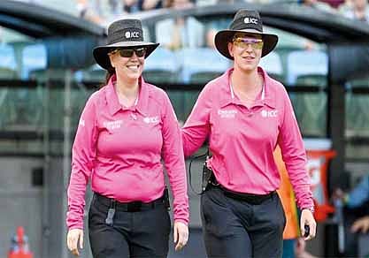 உலகக் கோப்பையில் பெண் நடுவர்கள்