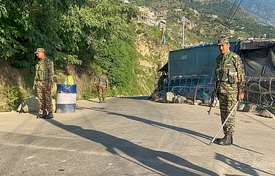 பயங்கரவாதிகளுடன் மோதல்:
ராணுவ வீரா் வீர மரணம்!