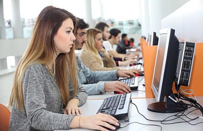 விண்ணப்பித்துவிட்டீர்களா..? 13,217 வங்கி பணியிடங்களுக்கு விண்ணப்பிக்க இன்று கடைசி!  