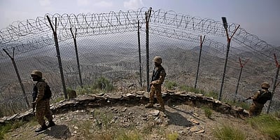 ஆபரேஷன் சிந்தூா் எதிரொலி:
ஆப்கன் எல்லைக்கு இடம்பெயா்ந்த பாகிஸ்தான் பயங்கரவாதிகள்!