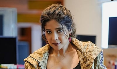 பன்னீருக்குப் பதில் சிக்கன்... ஆத்திரமடைந்த சாக்‌ஷி அகர்வால்!