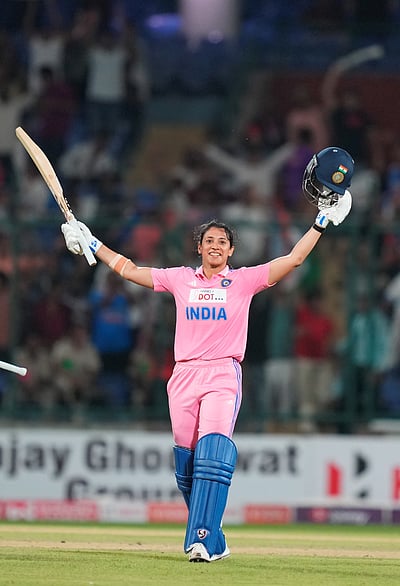 பாராட்டு மழையில் ஸ்மிருதி மந்தனா!