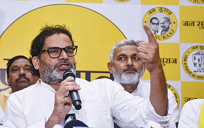 மோடியும் ராகுலும் மக்களை  பிரச்னைகளிலிருந்து  திசைதிருப்புவதில் கெட்டிக்காரர்கள்: பிரசாந்த் கிஷோர்