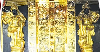 சபரிமலைக்குத் திரும்பக் கொண்டுவரப்பட்ட துவார பாலகா் தங்க கவசங்கள்!