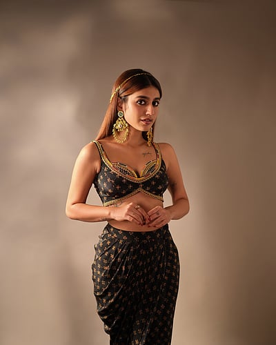 அழகிய மோகினி... பிரியா வாரியர்!