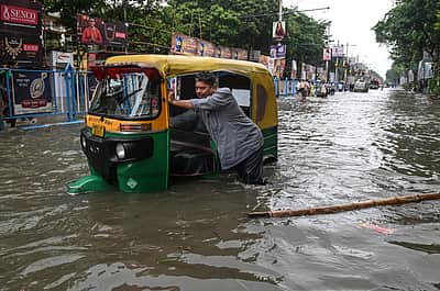 ஹைதராபாதில் வெள்ளம்! 1000 பேர் வெளியேற்றம்!