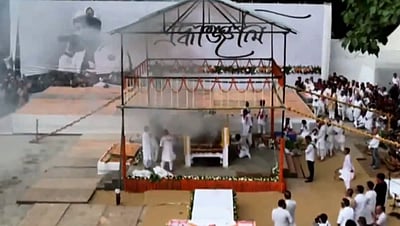 பாடகர் ஸுபீன் கர்க் உடல் தகனம்!