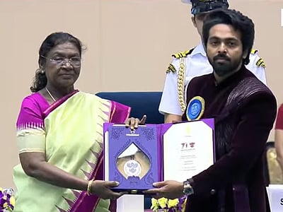 பாரம்பரிய உடையில் தேசிய விருது பெற்ற ஜி.வி. பிரகாஷ் குமார்!