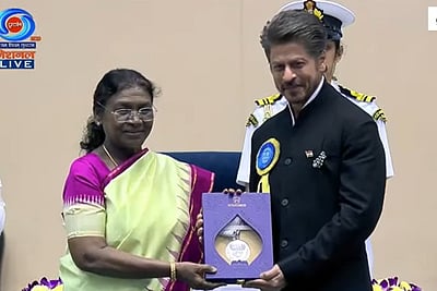 சிறந்த நடிகருக்கான தேசிய விருது பெற்றார் ஷாருக்கான்!