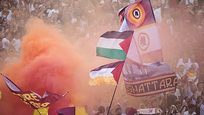 யுஇஎல் தொடக்கம்: ஆயுதங்கள் வைத்திருந்த 102 ரோமா கால்பந்து ரசிகர்கள் கைது! 