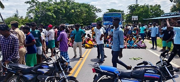 பள்ளி மாணவன் மா்ம மரணம்: உறவினா்கள் மறியல்