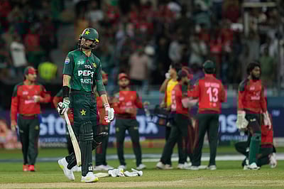 வங்கதேச பந்துவீச்சில் பாகிஸ்தான் திணறல்! இறுதிக்குச் செல்ல 136 ரன்கள் இலக்கு! 