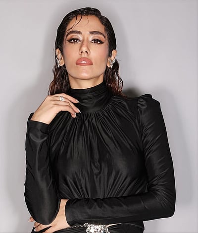 சாயலற்ற குரல்... ஜோனிடா காந்தி!