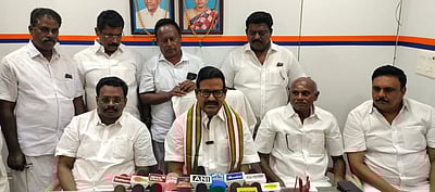 அதிமுகவுடன்  கூட்டு சேருபவர்கள் பலவீனமானவர்கள்: கே. எஸ். அழகிரி