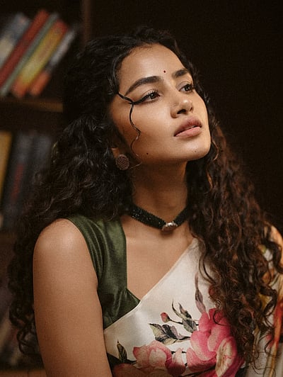 ஏய் சுழலி... அனுபமா பரமேஸ்வரன்!