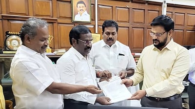 சட்டப்பேரவைச் செயலரைச் சந்தித்த அன்புமணி ஆதரவு எம்எல்ஏக்கள்!