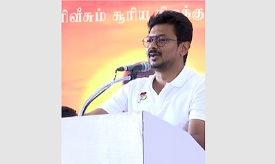 சனிக்கிழமை மட்டும் வெளியே வருபவன் நான் அல்ல: விஜய்யை மறைமுகமாக விமர்சித்த உதயநிதி  