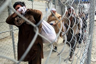 பாகிஸ்தானில் 40 ஆண்டுகளாகச் செயல்பட்ட ஆப்கன் அகதி முகாம்கள் மூடல்! 